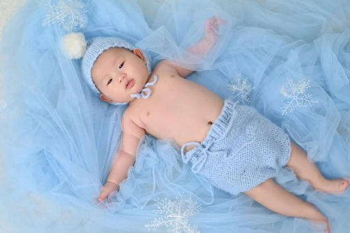 谷城宝宝要不要穿袜子