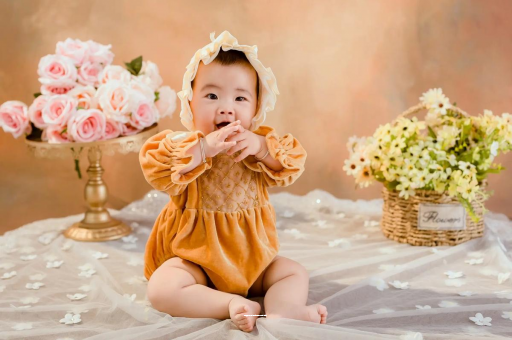 谷城宝宝揉眼睛揉鼻子